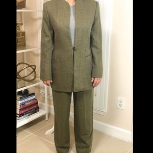 Carlisle Wool 2pc Pant Suit, Green Sz. 8/10